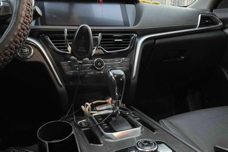 Used Venucia T90 2018 2.0L CVT Smart Connect Leading Edition China V Standard