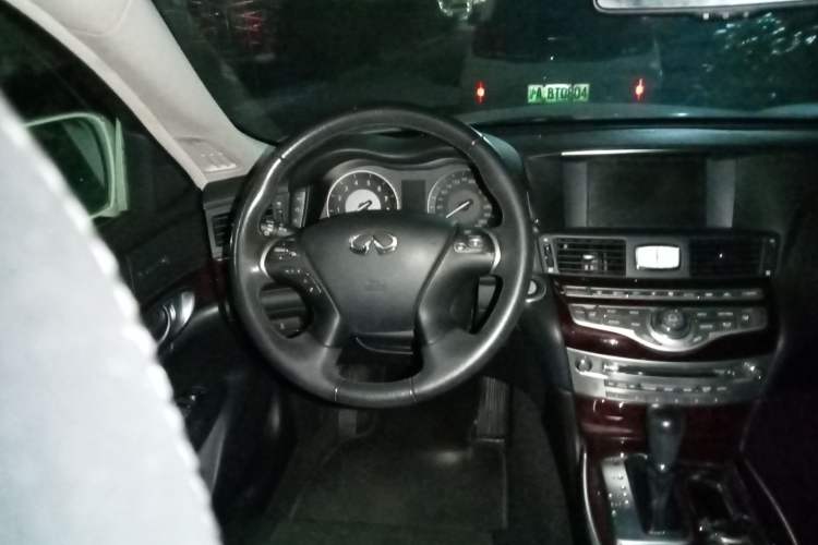 Used Infiniti M Series 2011 M25 Luxury Model