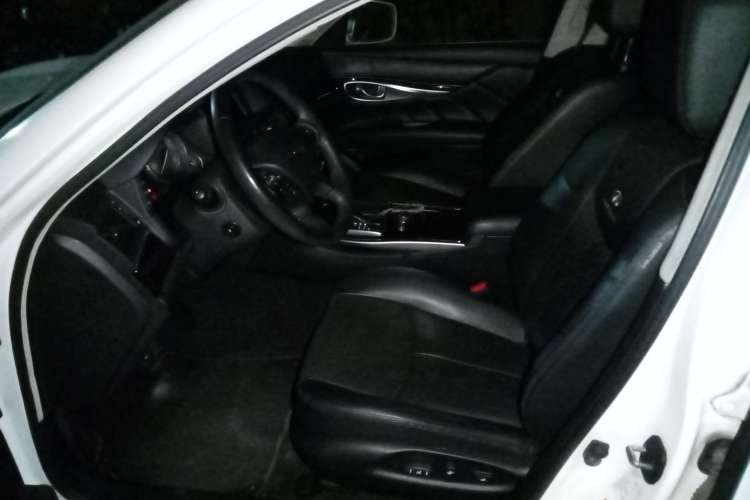 Used Infiniti M Series 2011 M25 Luxury Model