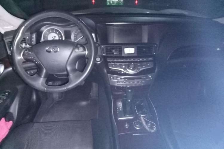 Used Infiniti M Series 2011 M25 Luxury Model