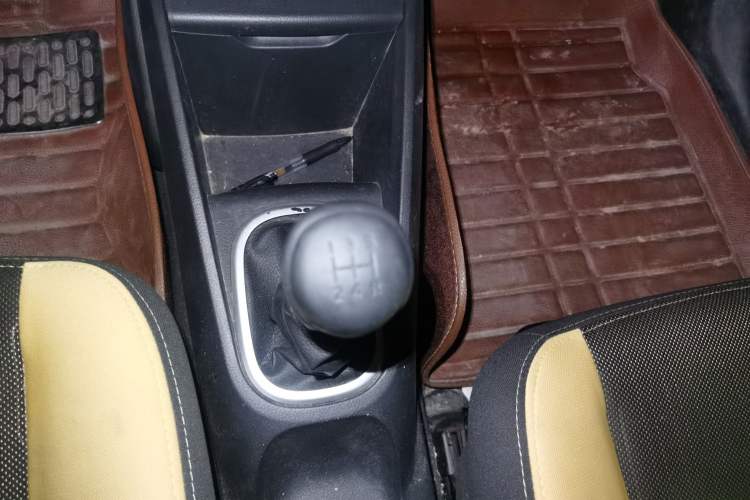 Used Venucia R50X 2013 1.6L Manual Model