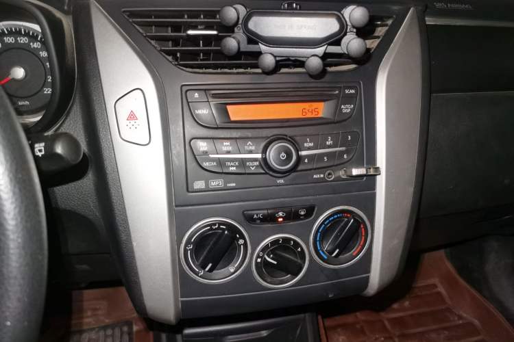 Used Venucia R50X 2013 1.6L Manual Model