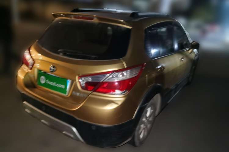 Used Venucia R50X 2013 1.6L Manual Model