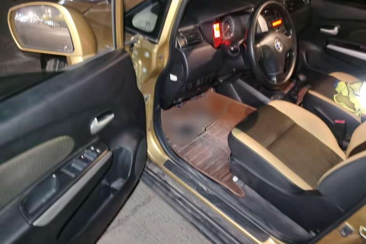 Used Venucia R50X 2013 1.6L Manual Model