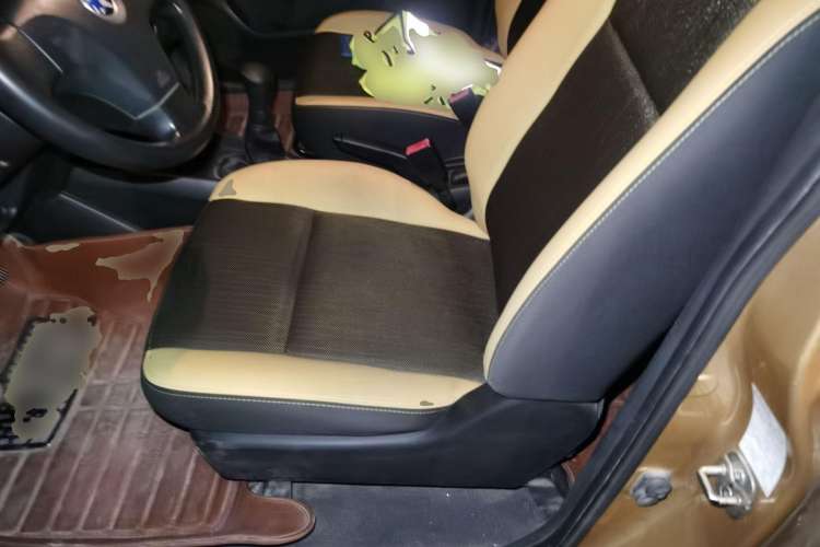 Used Venucia R50X 2013 1.6L Manual Model