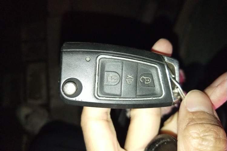 Used Nissan Tiida Sedan 2008 1.6L Manual Smart Version Vehicle Key