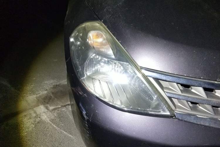 Used Nissan Tiida Sedan 2008 1.6L Manual Smart Version Right Front Headlight