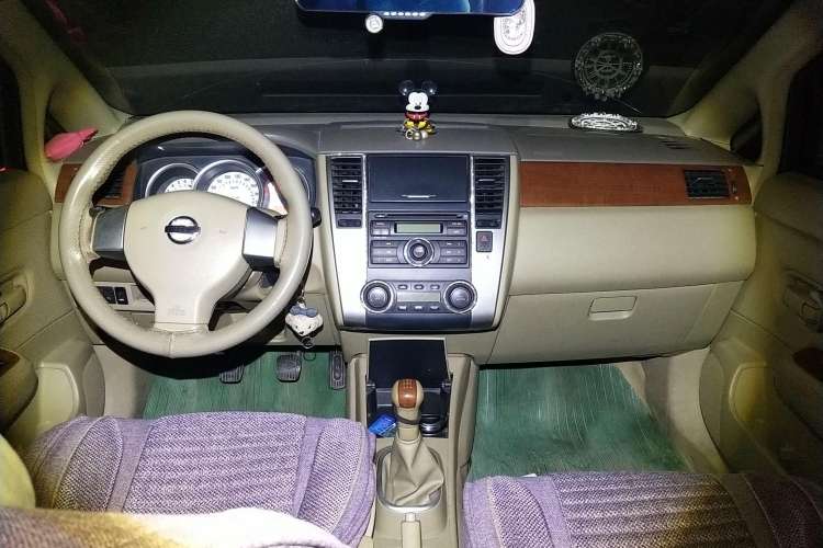 Used Nissan Tiida Sedan 2008 1.6L Manual Smart Version Center Console