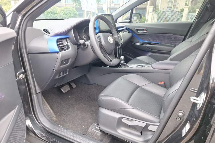Used Toyota IZOA 2020 2.0L Yichi Version
