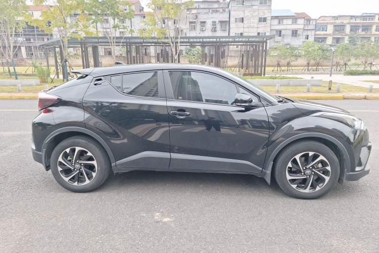 Used Toyota IZOA 2020 2.0L Yichi Version
