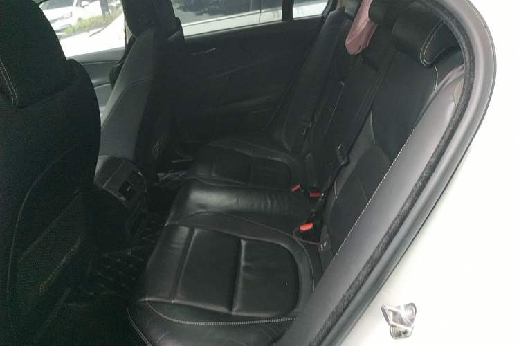 Used Jaguar XE 2015 2.0T 200 PS R-Sport
