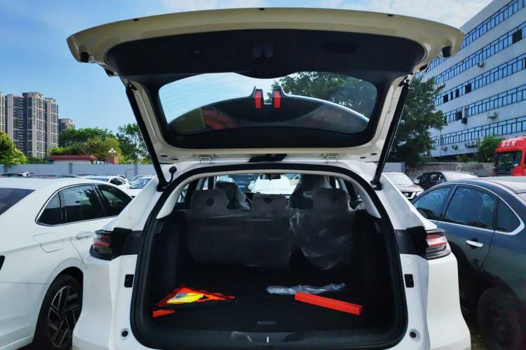 Used Changan UNI-K 2023 2.0T Two-Wheel Drive YueShang Trim
