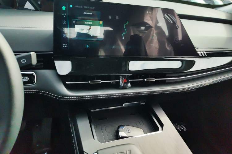 Used Changan UNI-K 2023 2.0T Two-Wheel Drive YueShang Trim
