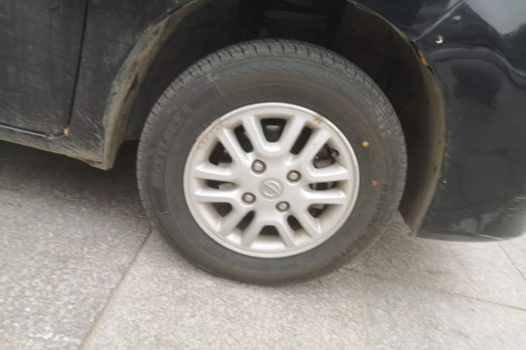 Used Nissan NV200 2012 1.6L 232 Seats Zunya Trim Right Front Wheel Hub