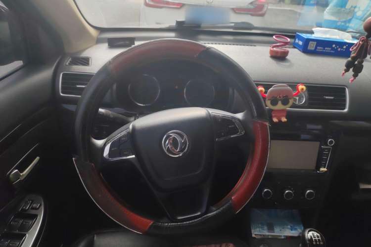 Used Dongfeng Fengon 360 2015 1.5L Manual Luxury 7-Seater China IV Standard
