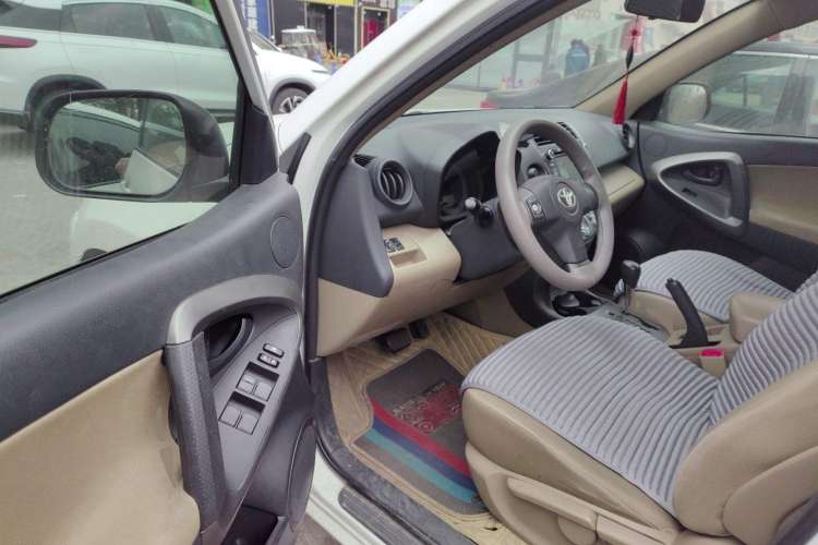 Used Toyota RAV4 2012 Luxurious Edition 2.0L Automatic All-Wheel Drive
