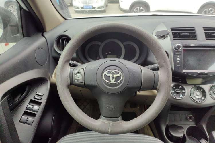 Used Toyota RAV4 2012 Luxurious Edition 2.0L Automatic All-Wheel Drive
