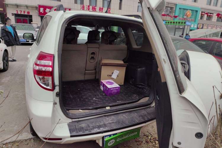 Used Toyota RAV4 2012 Luxurious Edition 2.0L Automatic All-Wheel Drive
