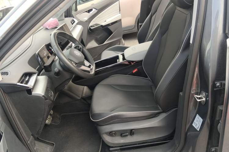 Used Volkswagen ID.6 X 2021 Pure Edition Left Front Seat