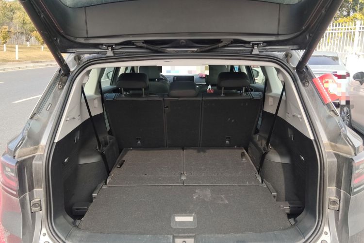 Used Volkswagen ID.6 X 2021 Pure Edition Trunk