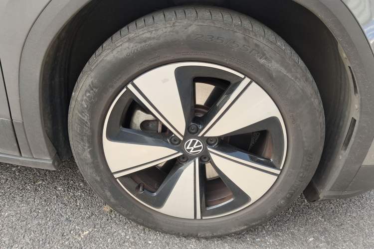 Used Volkswagen ID.6 X 2021 Pure Edition Right Front Wheel Hub