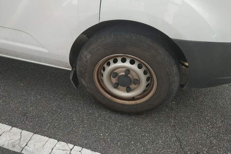 Used Ford Transit 2017 2.0T Diesel Van Mid-Chassis Mid-Roof China V Standard