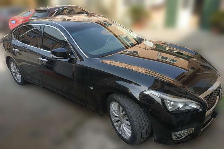 Used Infiniti Q70 2015 Q70L 2.5L Enjoyment Edition Front Right 45 Deg