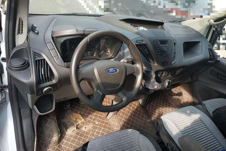 Used Ford Transit 2017 2.0T Diesel Van Mid-Chassis Mid-Roof China V Standard