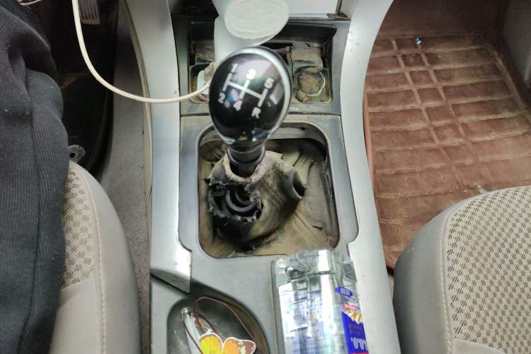 Used Jinbei Jindian 2014 2.4T Golden 009 Diesel Comfort Version with Short Wheelbase
