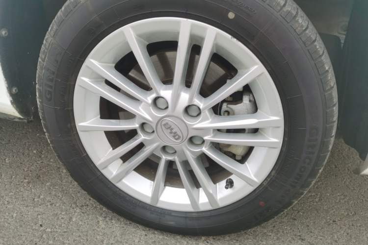 Used BYD e5 2018 450 Smart Connect Enjoyment Version