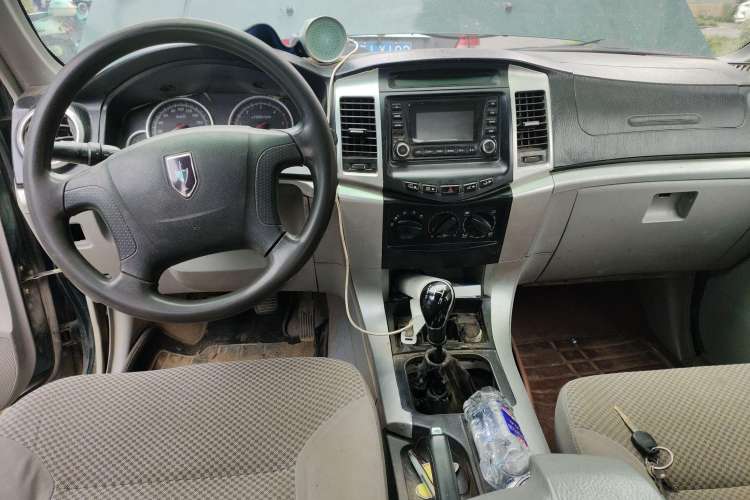 Used Jinbei Jindian 2014 2.4T Golden 009 Diesel Comfort Version with Short Wheelbase
