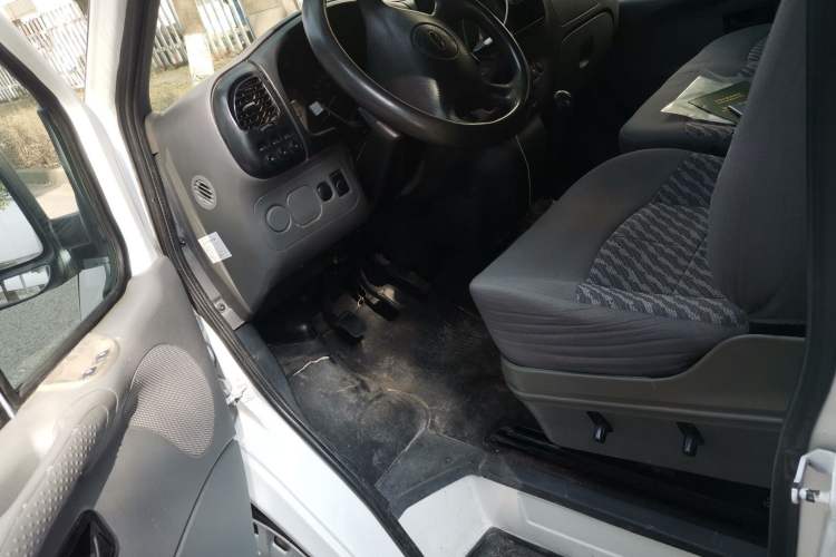 Used Ford Classic Transit 2013 2.8T Diesel Logistics Model with Short Wheelbase and Mid-Roof JX493ZLQ4