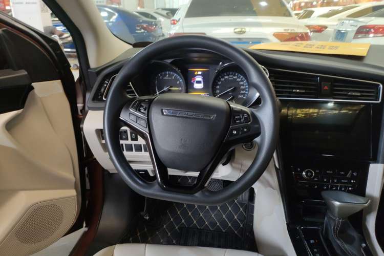 Used Venucia D60 2018 1.6L CVT Smart Connect Elite Edition