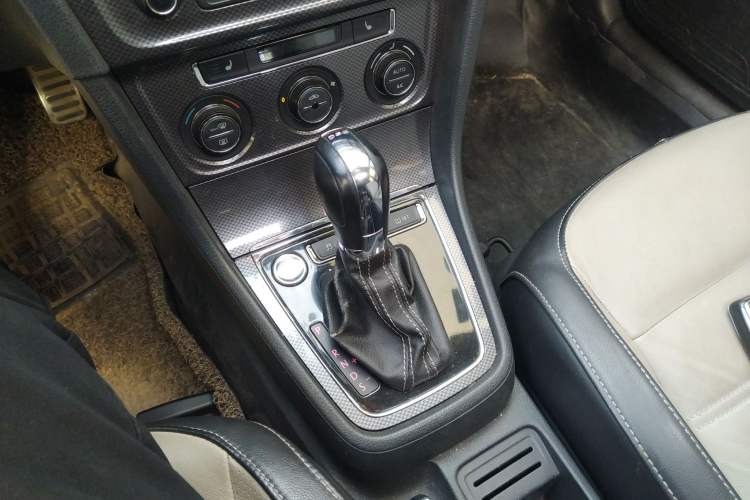 Used Volkswagen Cross Lavida 2014 1.4TSI DSG Gear Lever