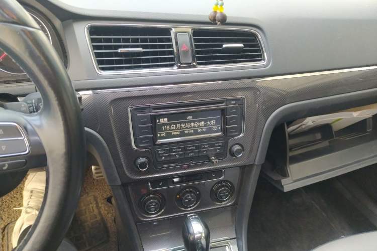 Used Volkswagen Cross Lavida 2014 1.4TSI DSG Audio And AC Panel