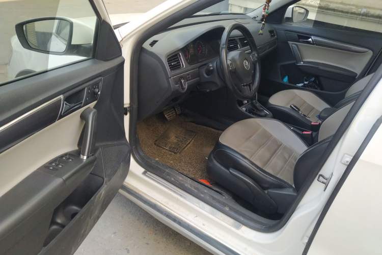 Used Volkswagen Cross Lavida 2014 1.4TSI DSG Driver Seat