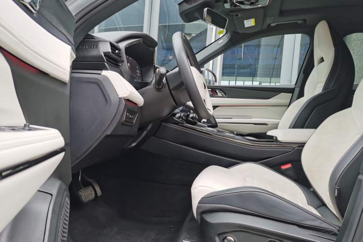 Used Lynk & Co 01 EM-P 2023 1.5TD EM-P Dawn Edition
