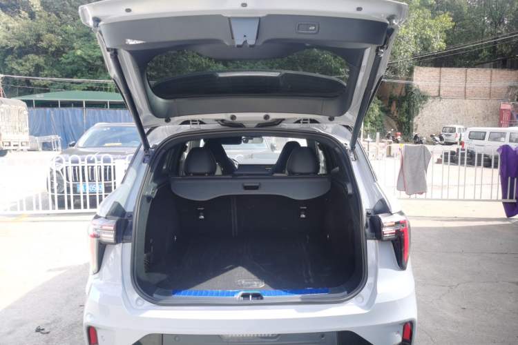 Used Lynk & Co 01 EM-P 2023 1.5TD EM-P Dawn Edition
