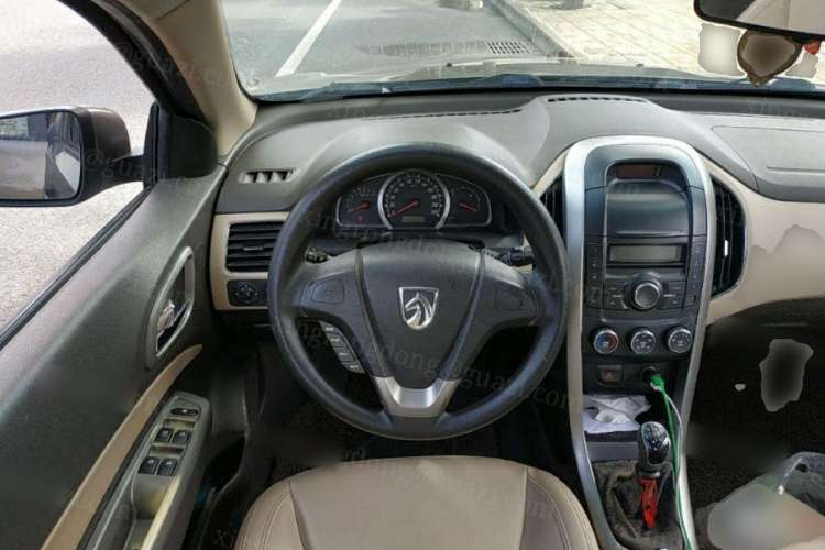 Used Baojun 630 2011 1.5L manual Elite version
