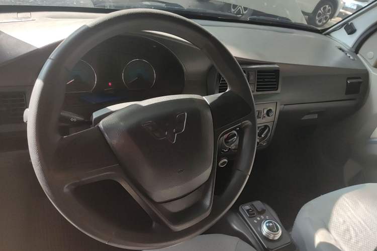 Used Wuling EV50 2020 Pure Electric Van Logistics Vehicle – Penghui Non-Heated Battery
