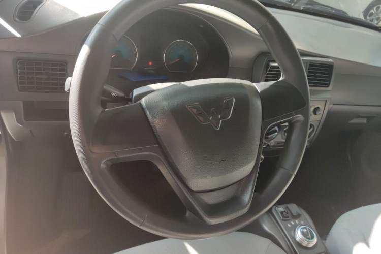 Used Wuling EV50 2020 Pure Electric Van Logistics Vehicle – Penghui Non-Heated Battery
