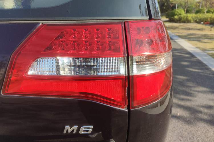 Used BYD M6 2013 2.0L Manual Comfort Edition
