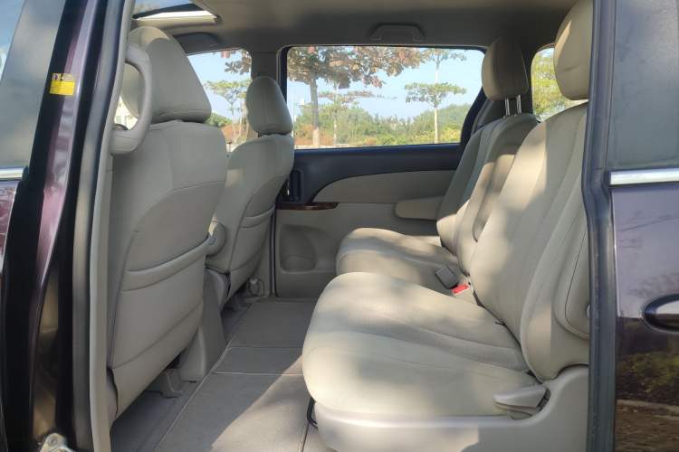 Used BYD M6 2013 2.0L Manual Comfort Edition
