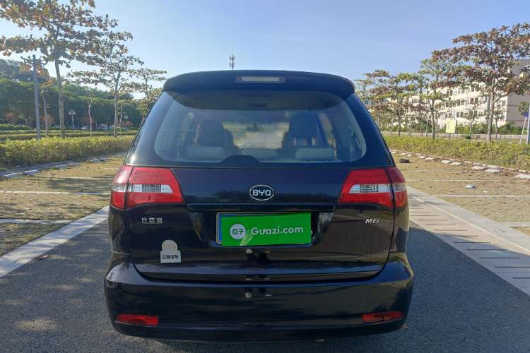 Used BYD M6 2013 2.0L Manual Comfort Edition
