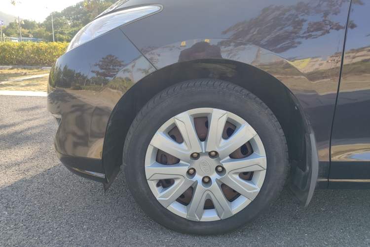 Used BYD M6 2013 2.0L Manual Comfort Edition
