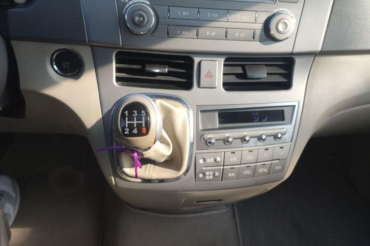 Used BYD M6 2013 2.0L Manual Comfort Edition
