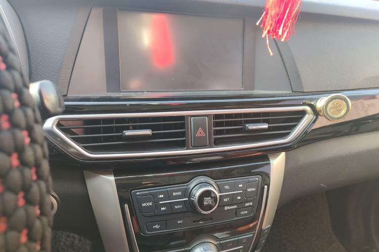 Used Zotye Domy X5 2017 Upgraded Model 1.5T CVT ZhiXian Edition Audio And AC Panel