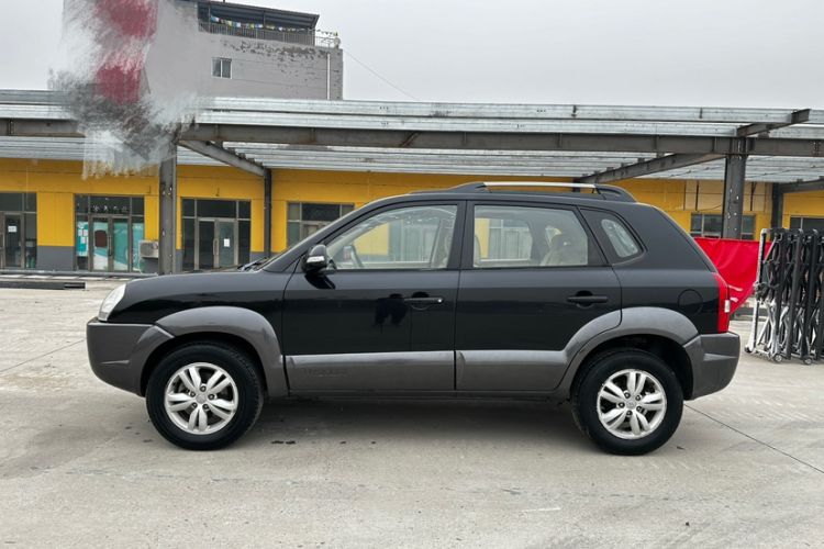 Used Hyundai Tucson 2009 2.0L Automatic Two-Wheel Drive with Sunroof
