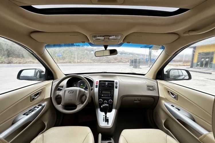 Used Hyundai Tucson 2009 2.0L Automatic Two-Wheel Drive with Sunroof
