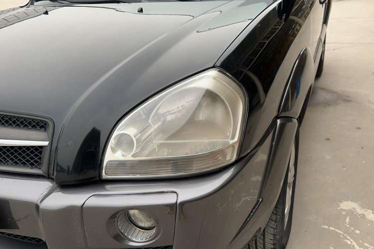 Used Hyundai Tucson 2009 2.0L Automatic Two-Wheel Drive with Sunroof
